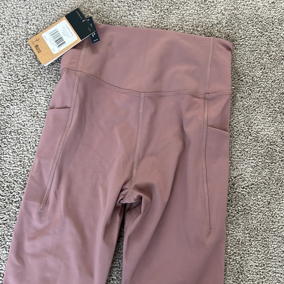 North Face NWT motivation mauve leggings🧘‍♀️❤️🧗‍♀️ - Picture 12 of 12